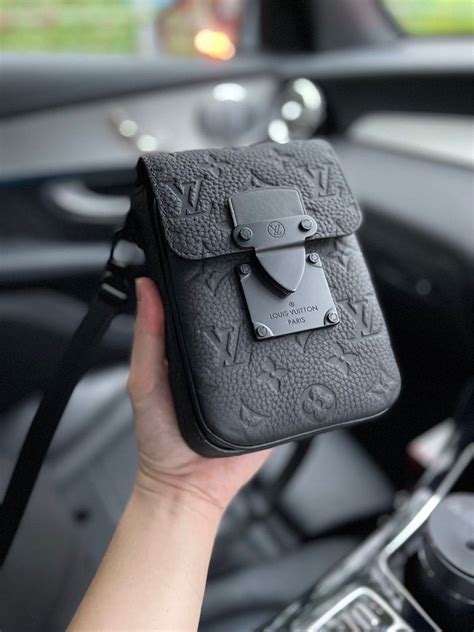 s lock vertical wearable wallet